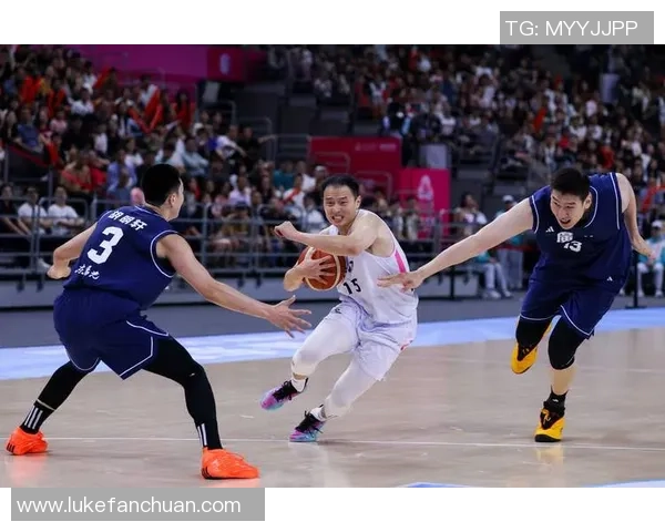 全运会男篮成年组小组赛精彩对决上海队迎战广东队争夺晋级机会